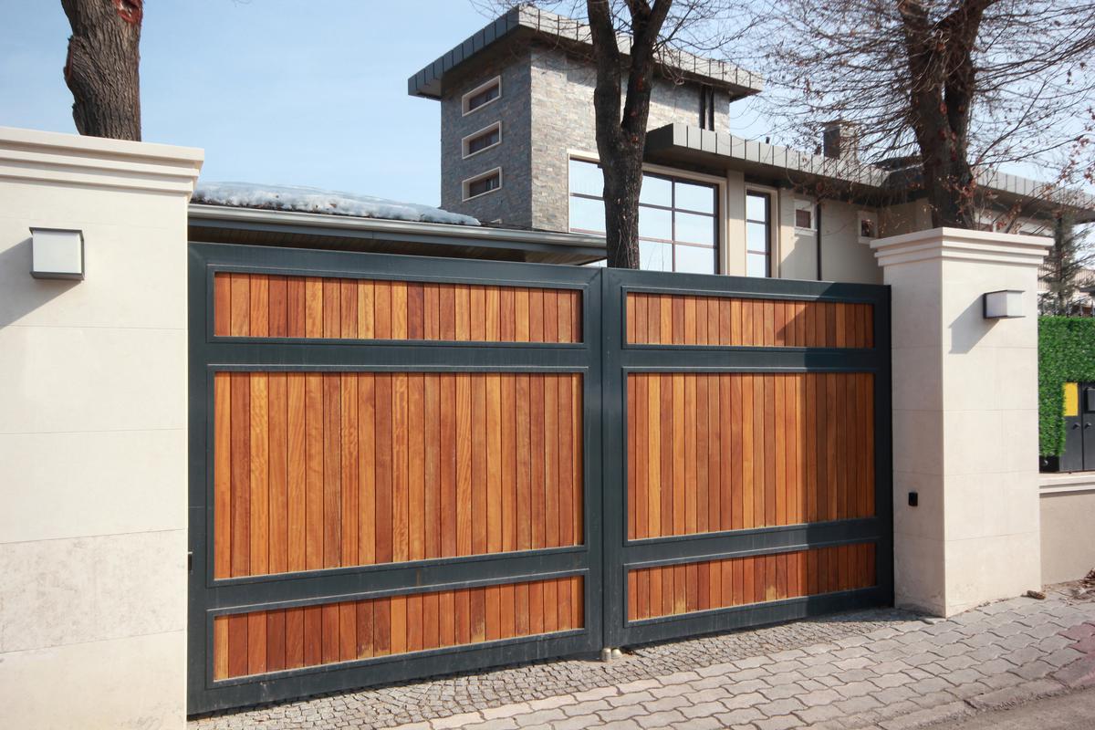 Is Your Business Secure? The Importance of Commercial Electric Driveway Gates